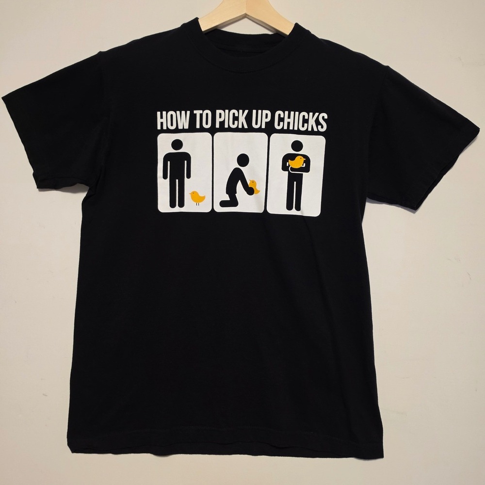 How To Pick Up Chicks Funny Graphic Print Black T-Shirt Size Medium